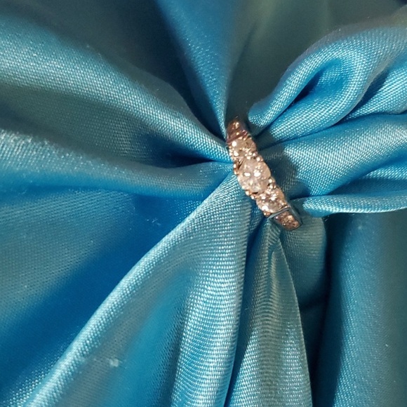 14K White Gold Diamond Ring
Size 9.5 with white gold ring guard - Picture 3 of 12